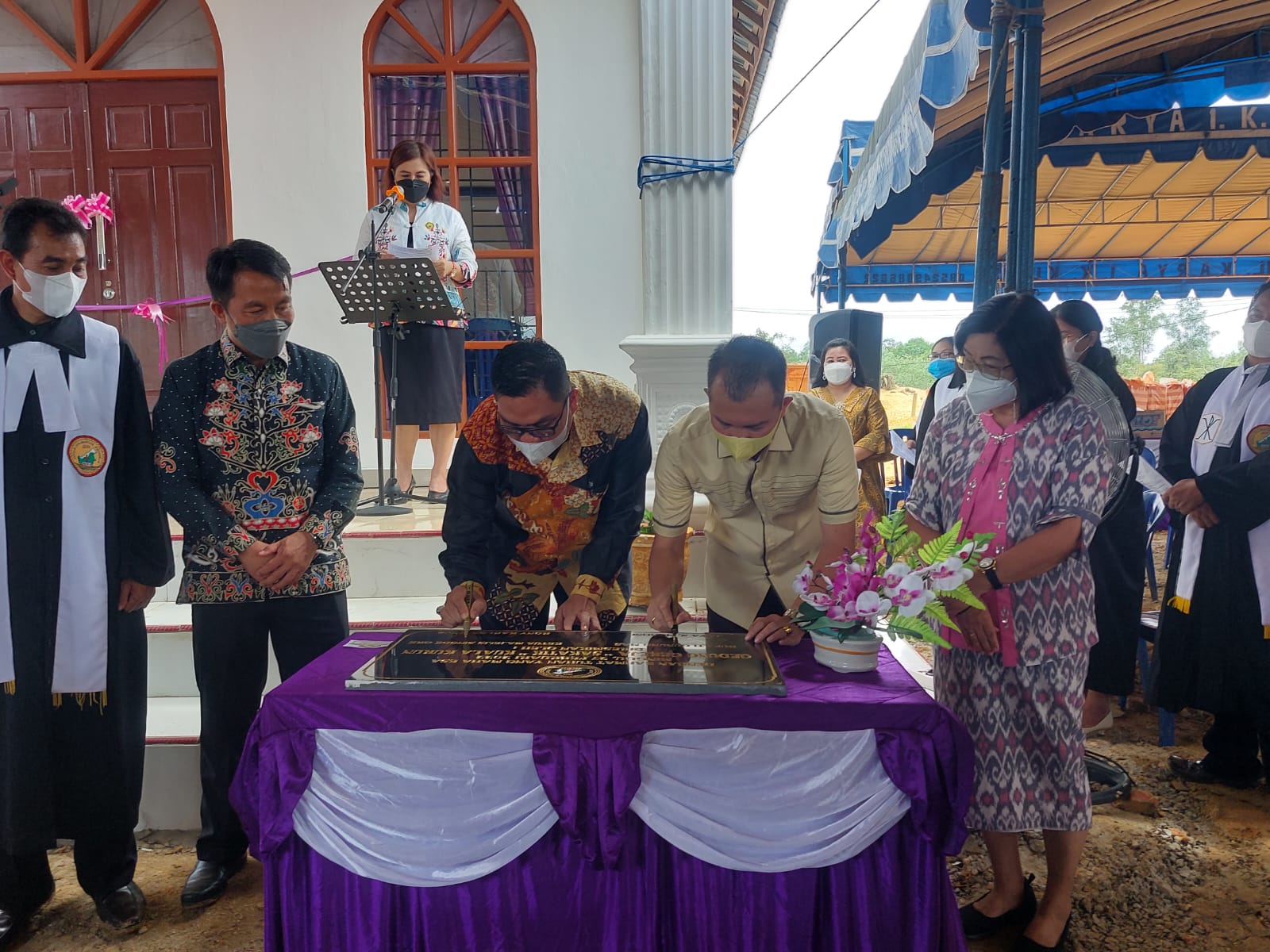 Bupati Gumas Resmikan Gedung Gereja Sakatik Jemaat GKE Kuala Kurun