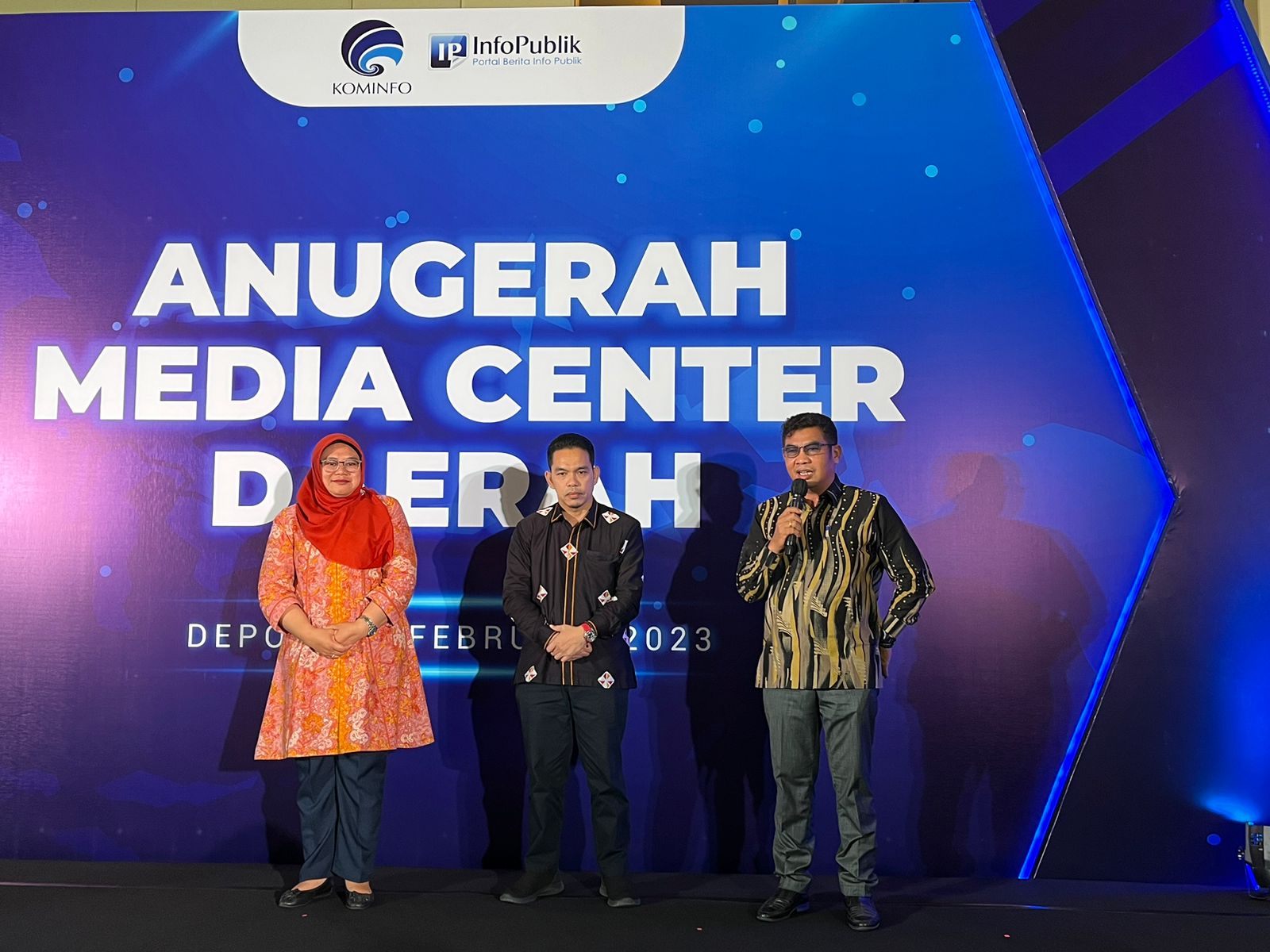 Kadiskominfosantik Prov. Kalteng Agus Siswadi Terima Penghargaan Terbaik III Nasional Pada Anugerah Media Center