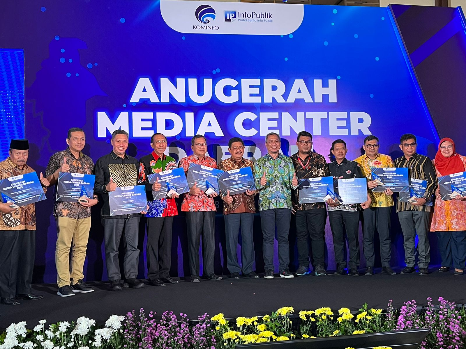 Kadiskominfosantik Prov. Kalteng Agus Siswadi Terima Penghargaan Terbaik III Nasional Pada Anugerah Media Center