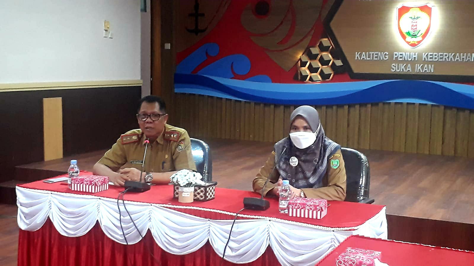 Kadislutkan Prov. Kalteng Pimpin Rapat Shrimp Estate