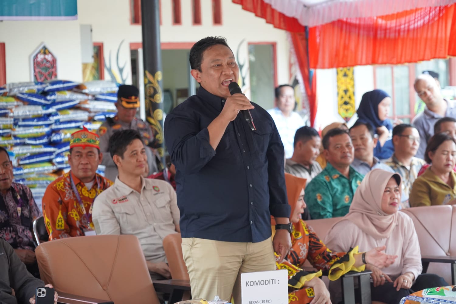 Wagub Kalteng Edy Pratowo Buka Pasar Murah di Kabupaten Pulang Pisau, Dalam Rangka Berikan Dukungan Pada Kegiatan Pesparawi Tingkat Prov. Kalteng yang ke-17