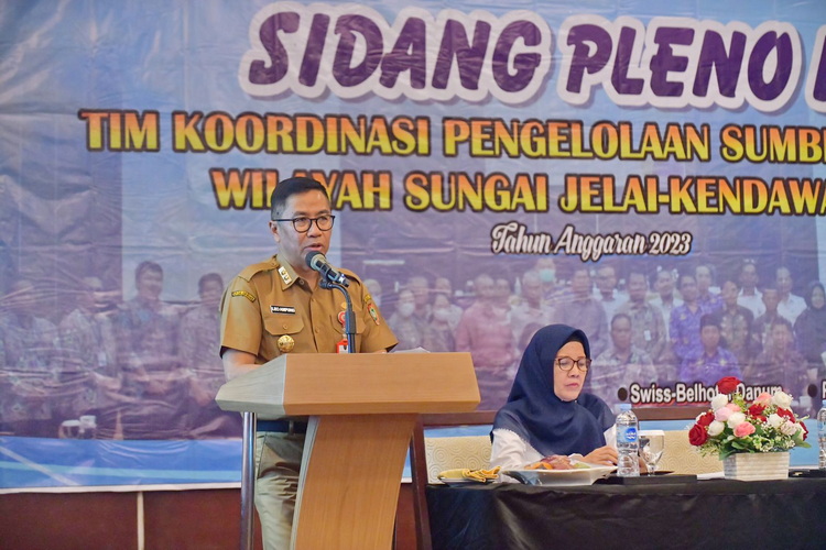 Kepala Bappedalitbang Prov. Kalteng Leonard S. Ampung : Sidang Pleno III Merupakan Momen Penting Bagi Kita Untuk Bersama-sama Membahas Langkah-langkah Strategis