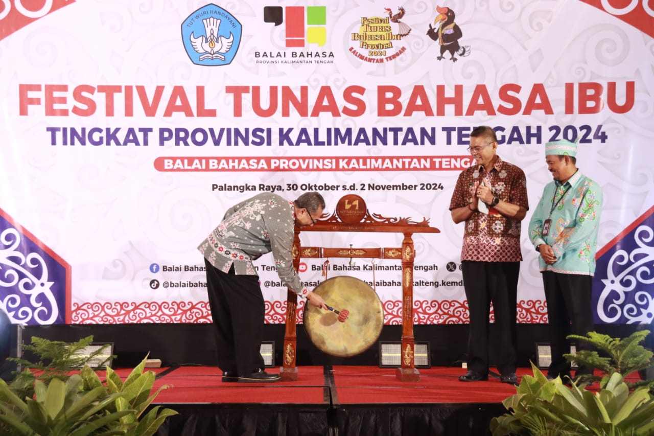 Plh Sahli Pemkumpol Ahmad Husain Buka Festival Tunas Bahasa Ibu Tingkat Provinsi Kalteng