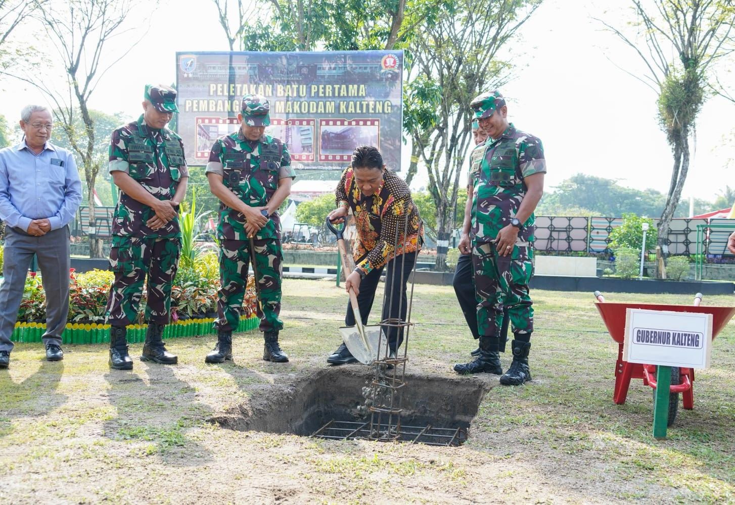 Wagub Kalteng Edy Pratowo Lakukan Peletakan Batu Pertama Pembangunan Makodam Kalteng