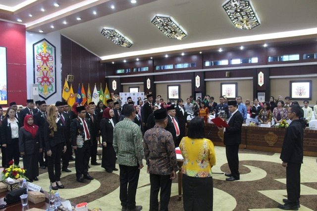 Plh. Sekda Sri Widanarni Hadiri Pelantikan DPW Forum Silaturahmi Doktor Indonesia (FORSILADI) Prov. Kalteng Periode 2024-2029