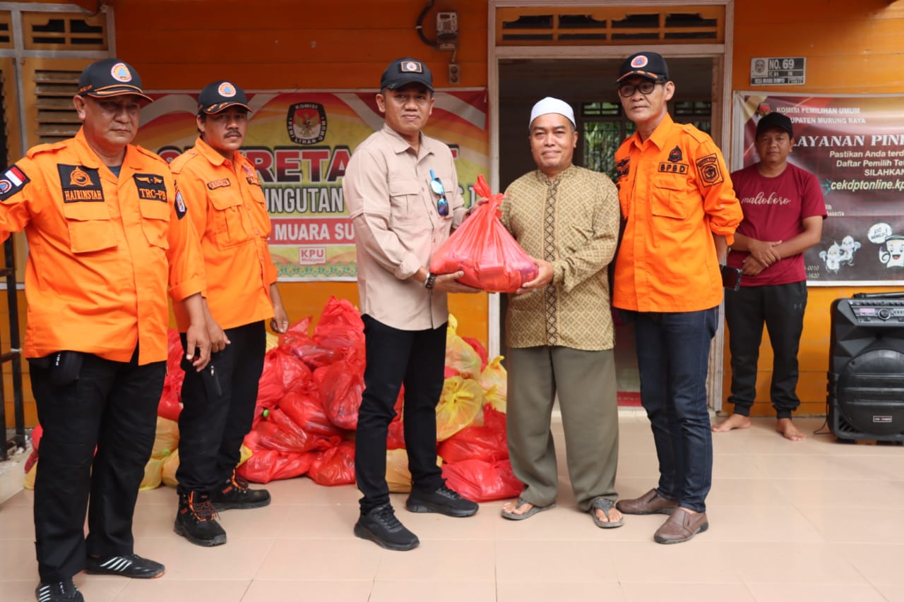 Wagub Edy Pratowo Buka Pasar Penyeimbang di Halaman Kantor Camat Laung Tuhup