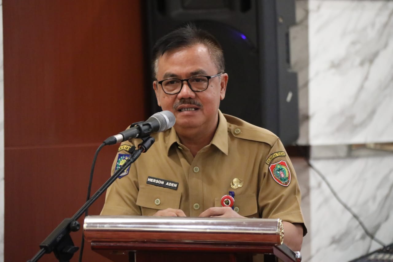 Sahli Herson B. Aden Buka Secara Resmi Kegiatan Sosialisasi Peraturan Gubernur Kalteng Nomor 19 Tahun 2022