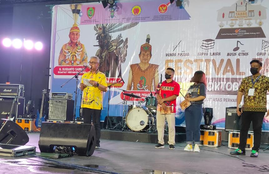 SAHLI Gubernur Bidang Kemasyarakatan SDM Menutup Secara Resmi Rangkaian Festival TABBE Tahun 2021