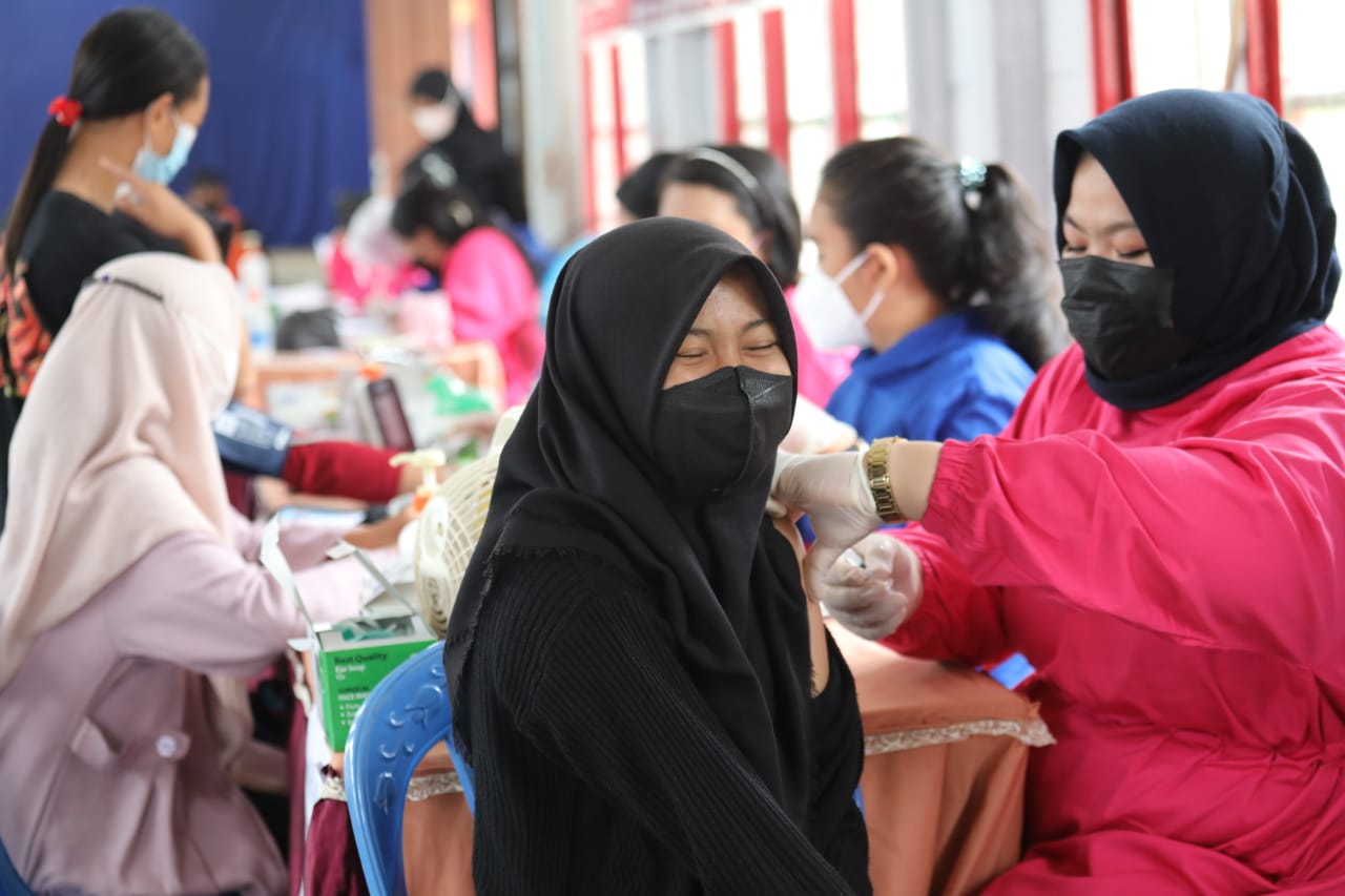 Vaksinasi Menyeluruh, Pemprov Kalteng Gelar Vaksinasi Massal di Desa Tumbang Manjul, Kabupaten Seruyan