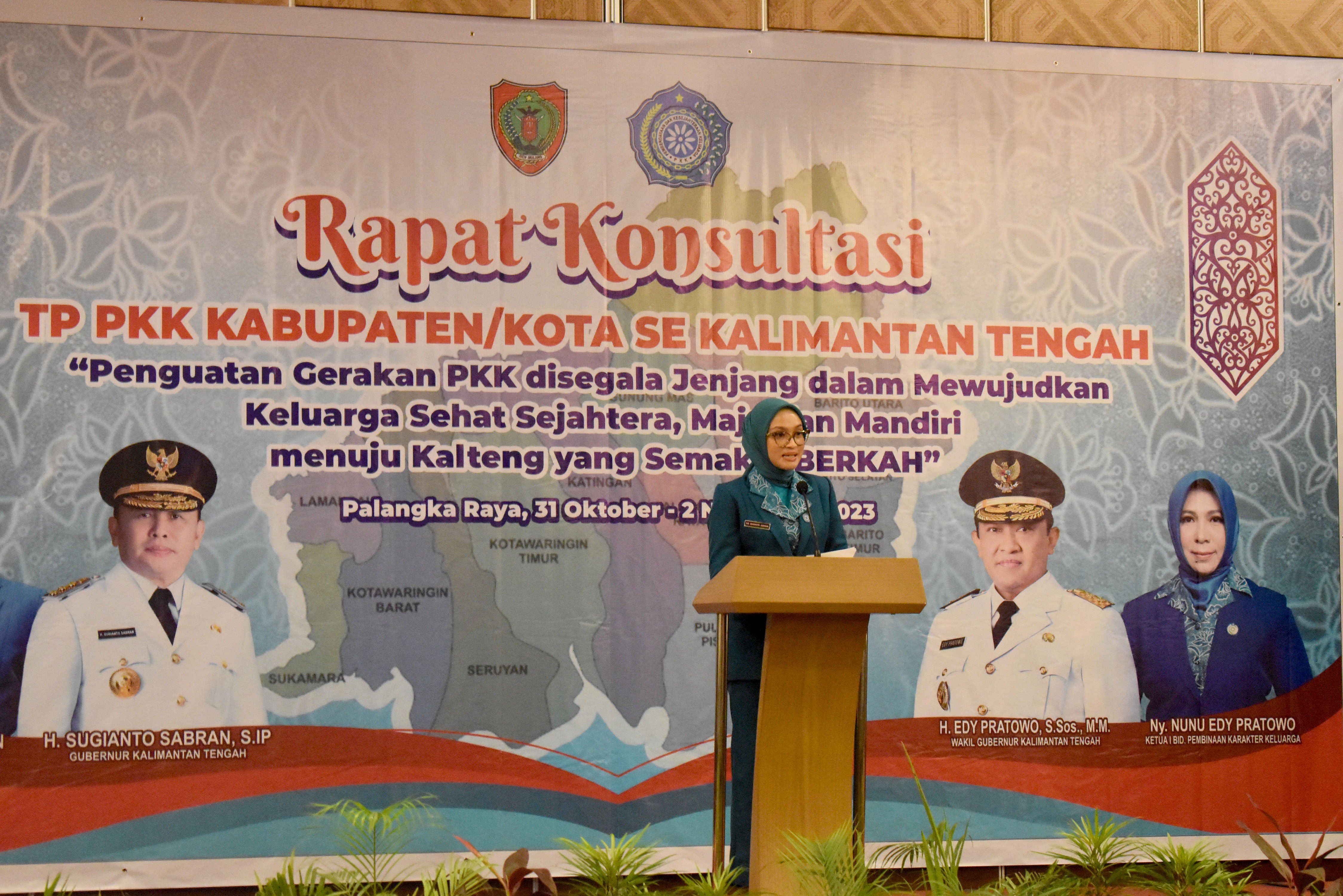 Kepala DP3APPKB Hadiri Pengukuhan Bunda Forum Anak Daerah Kabupaten/Kota Se- Kalteng Pada Rakon Tim Penggerak PKK Tingkat Provinsi Kalteng