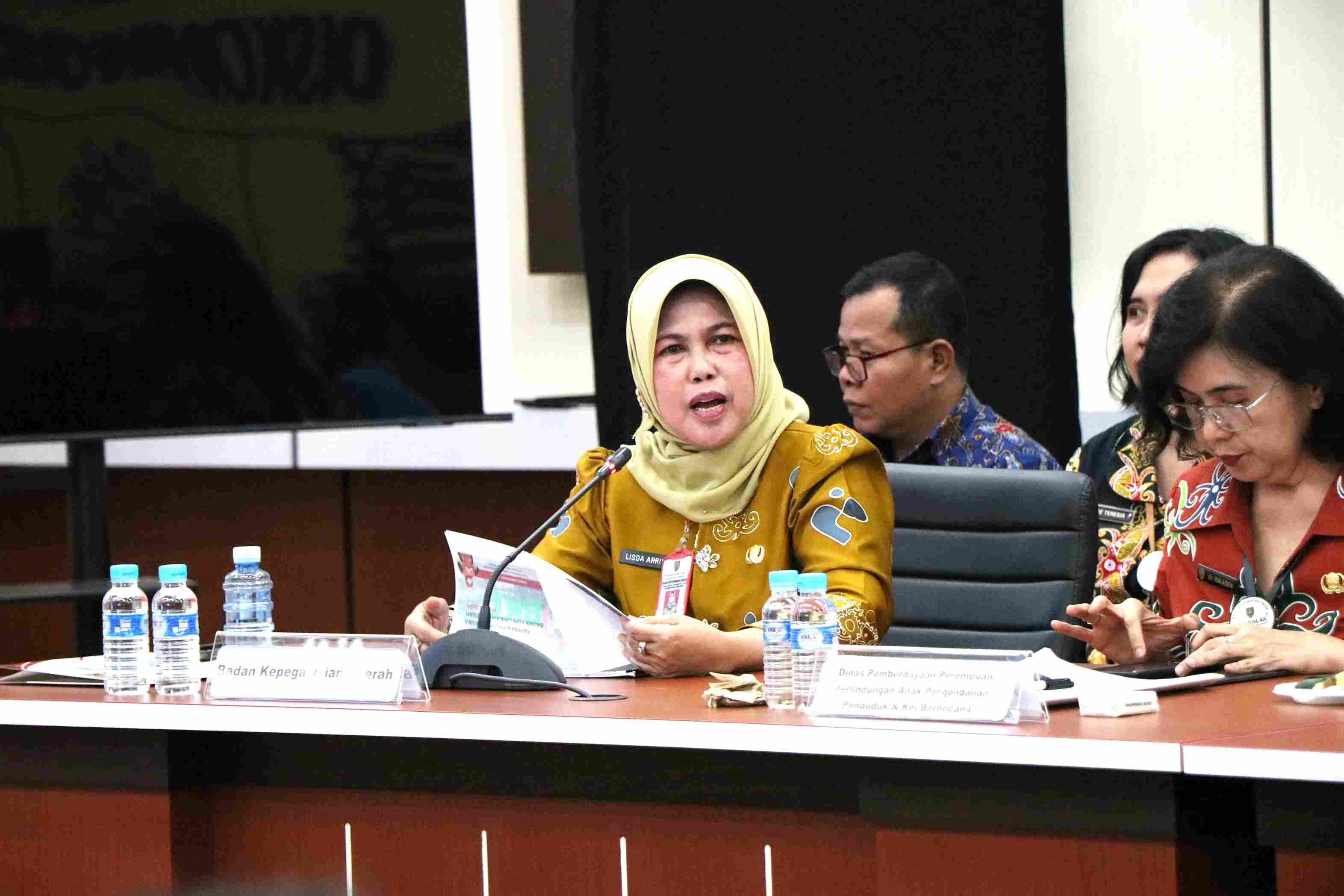 Kepala BKD Prov. Kalteng Ikuti Presentasi Uji Publik Keterbukaan Informasi Publik