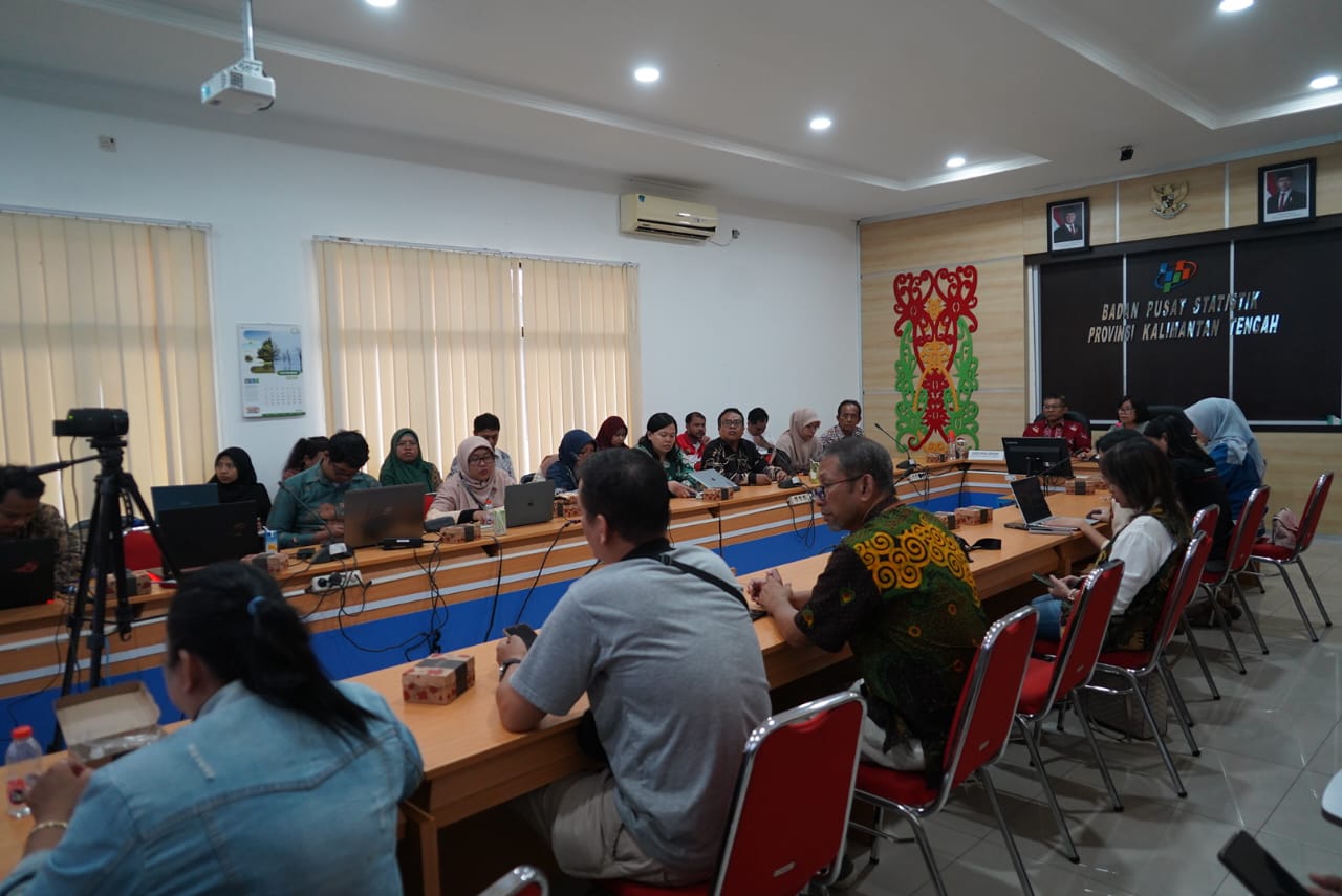 Plh Sahli Pemkumpol Akhmad Husain Hadiri Konferensi Pers Berita Resmi Statistik BPS Prov. Kalteng