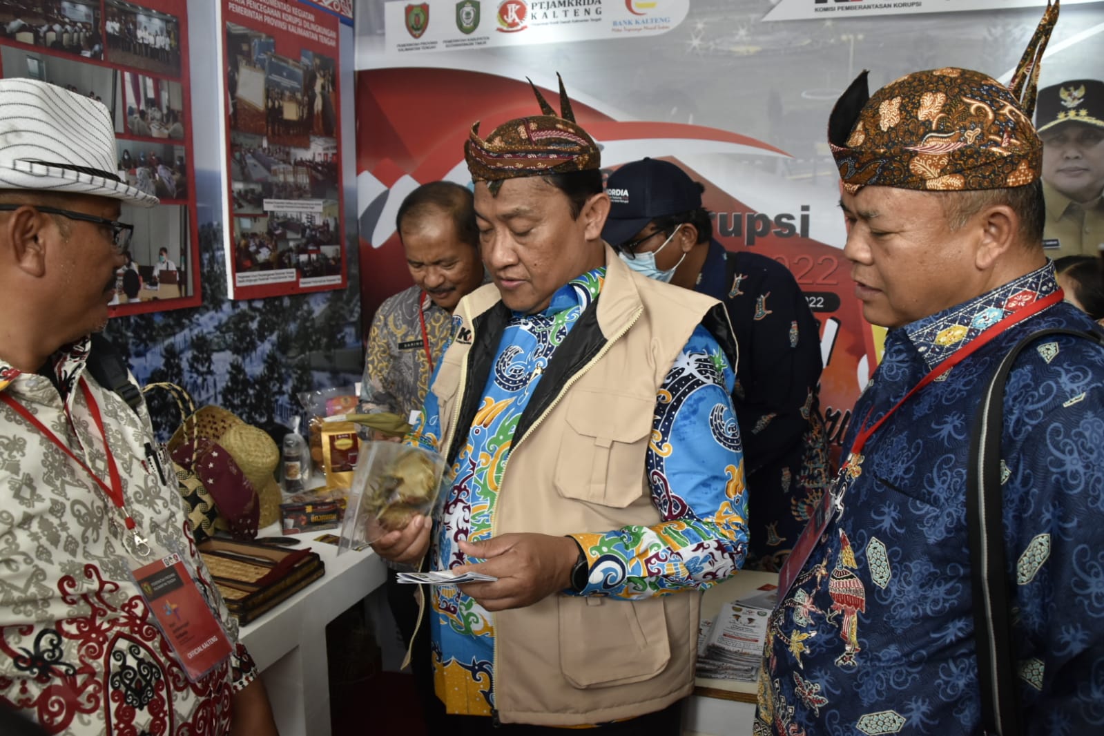 Wagub Kalteng Kunjungi Pameran Di Alun-Alun Kota Surabaya