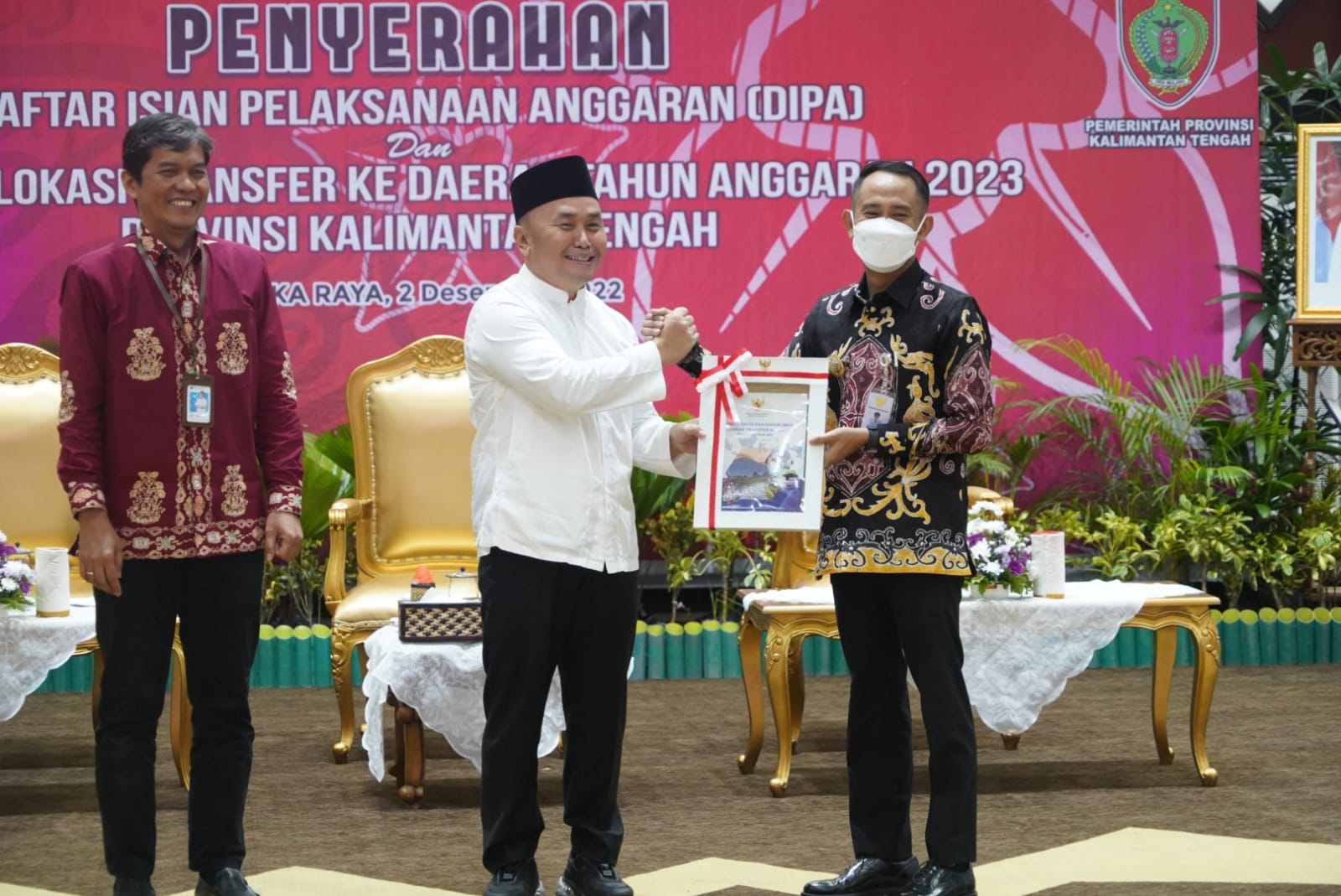 Gubernur Kalteng Serahkan DIPA Dan Buku Daftar Alokasi TKD Tahun Anggaran 2023 Di Prov. Kalteng