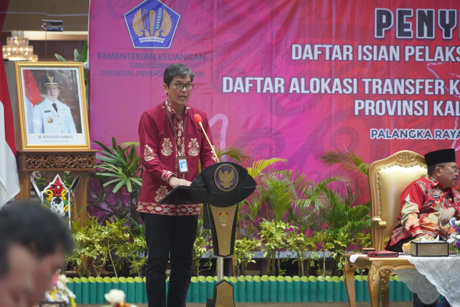 Gubernur Kalteng Serahkan DIPA Dan Buku Daftar Alokasi TKD Tahun Anggaran 2023 Di Prov. Kalteng