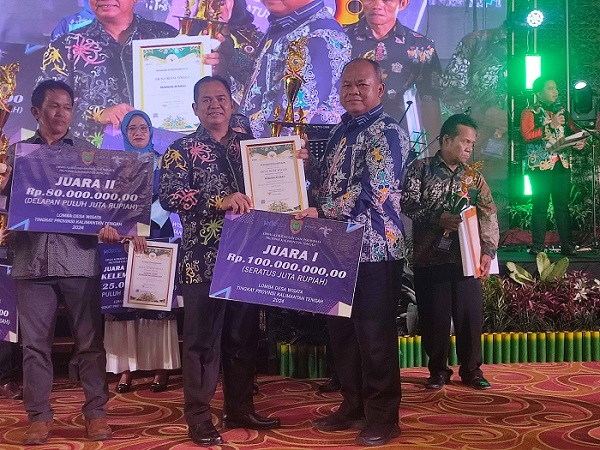 Plh Asisten Pemkesra Maskur Hadiri Malam Anugerah Lomba Desa Wisata Tingkat Provinsi Kalteng