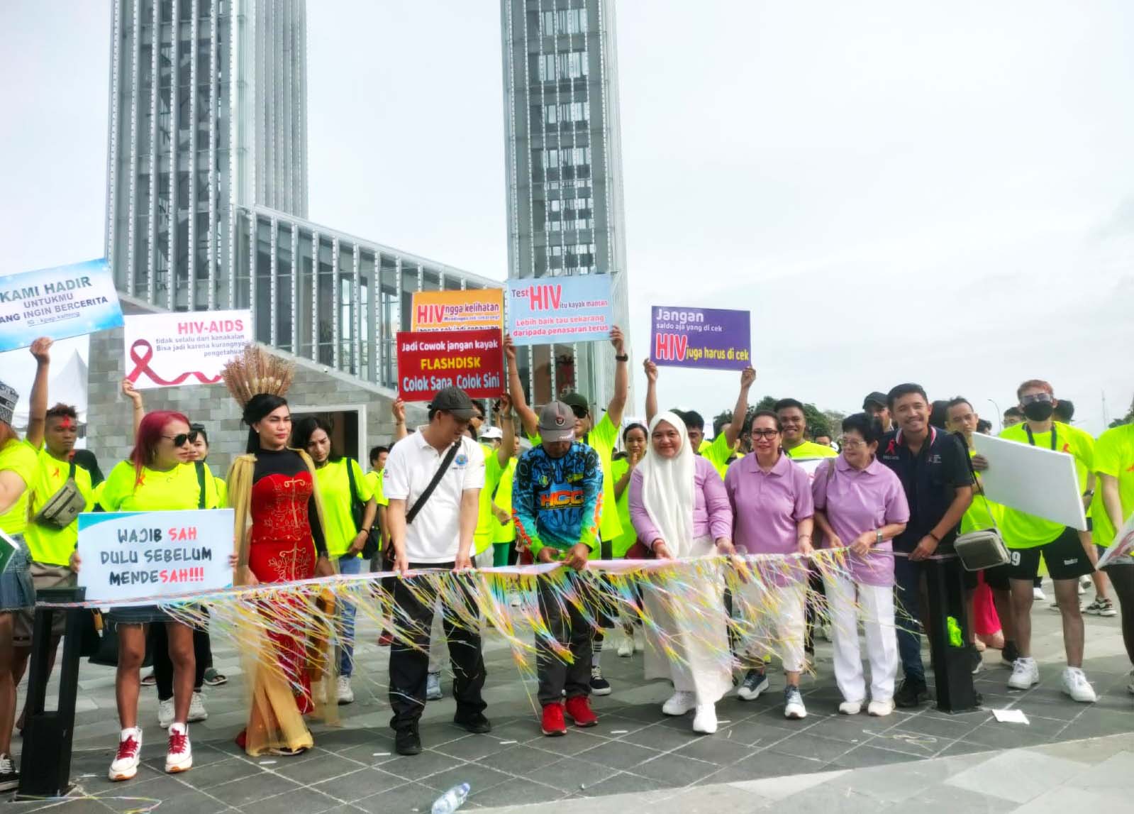 Kadis Kesehatan Suyuti Syamsul Buka Senam Bersama dan Aksi Sosial yang diselenggarakan oleh Komisi Penanggulangan AIDS