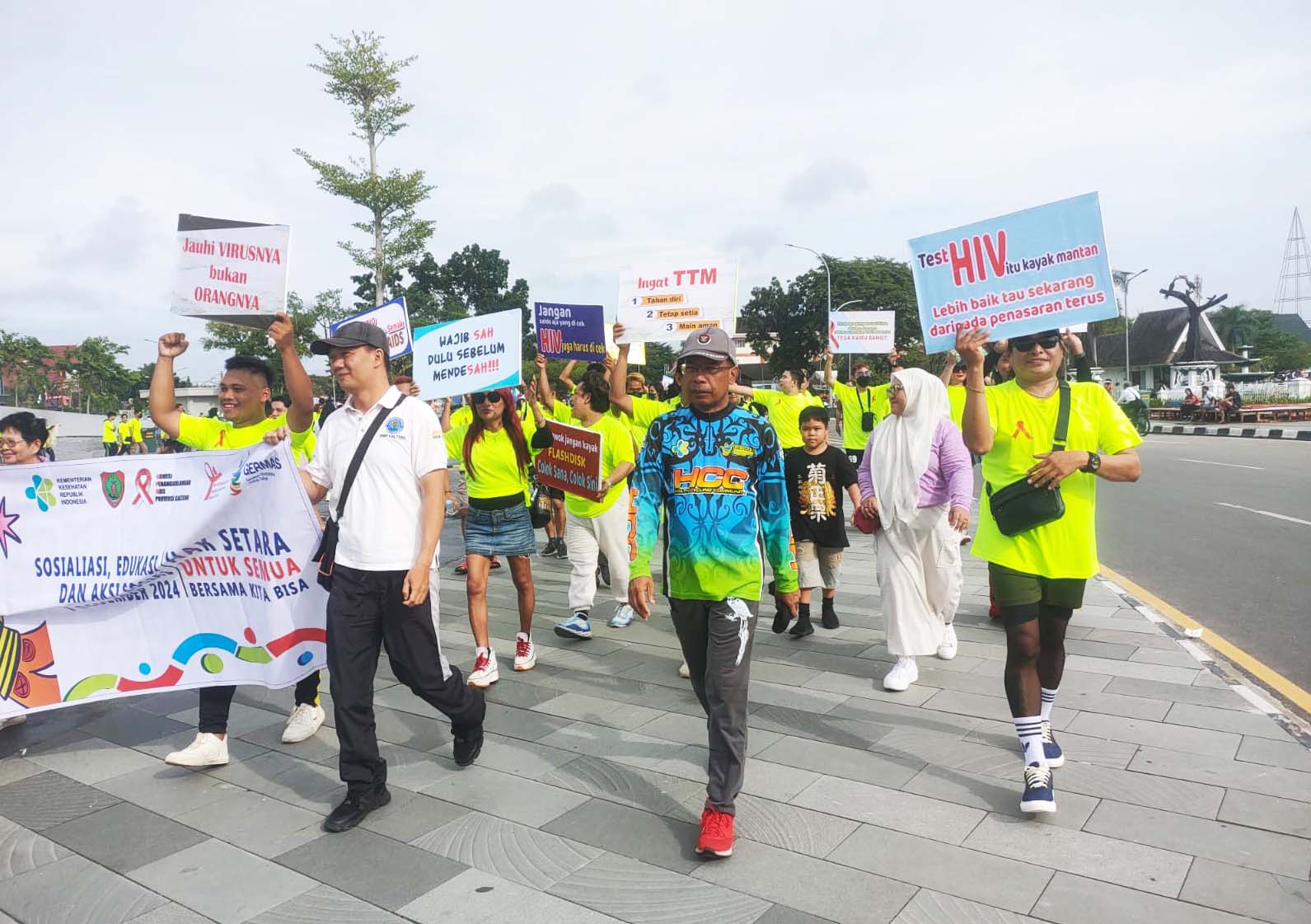 Kadis Kesehatan Suyuti Syamsul Buka Senam Bersama dan Aksi Sosial yang diselenggarakan oleh Komisi Penanggulangan AIDS