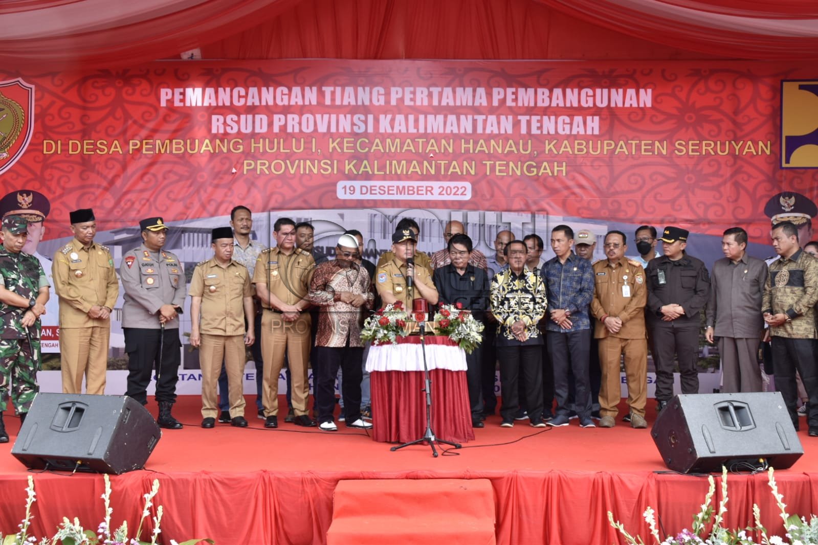 Gubernur Kalteng Serahkan BLT-BBM Tahap II Tahun 2022
