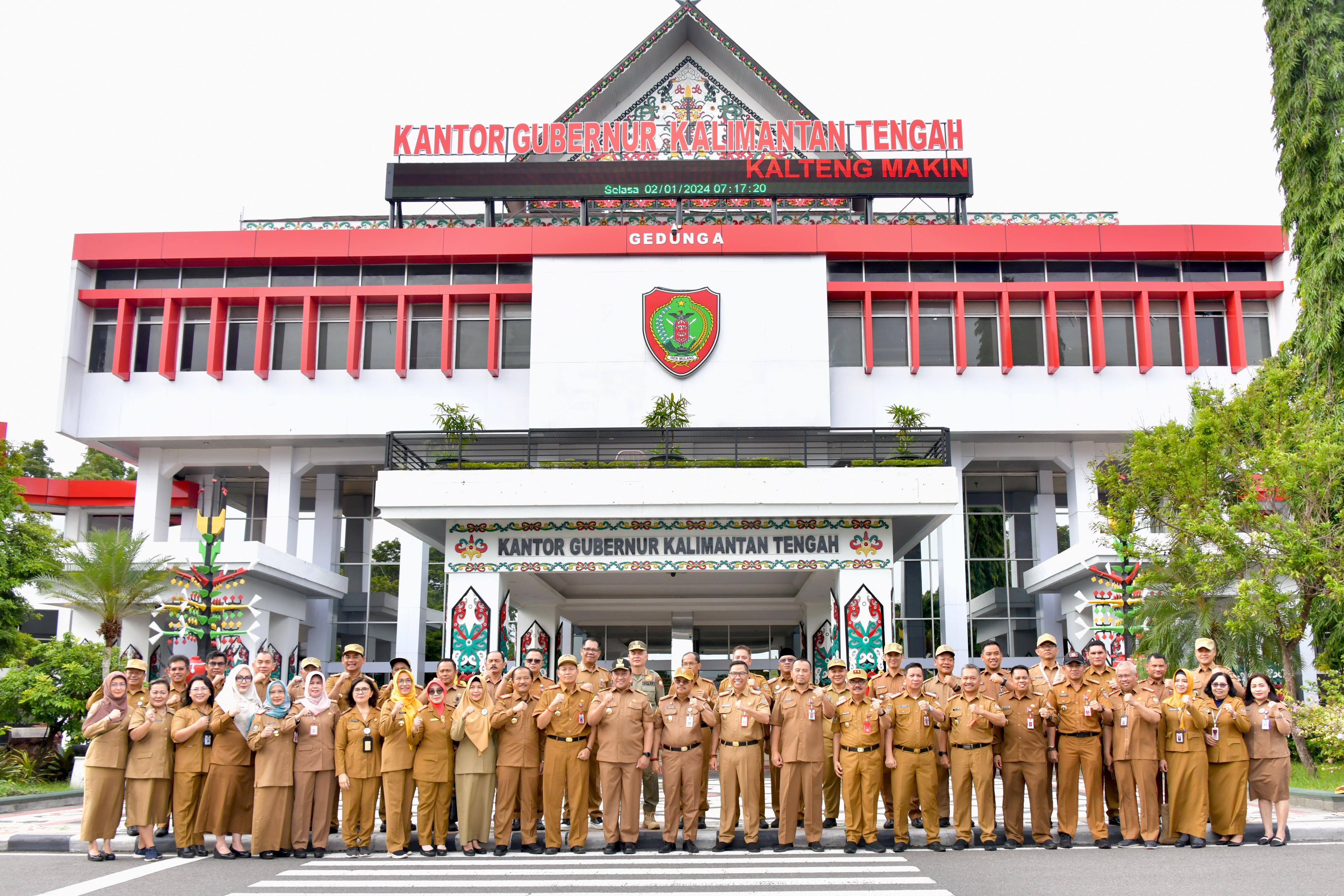 Kepala Dislutkan Darliansjah Ajak Seluruh Pegawai Untuk Bersemangat Dalam Laksanakan Tugas dan Pekerjaan di Tahun yang Baru