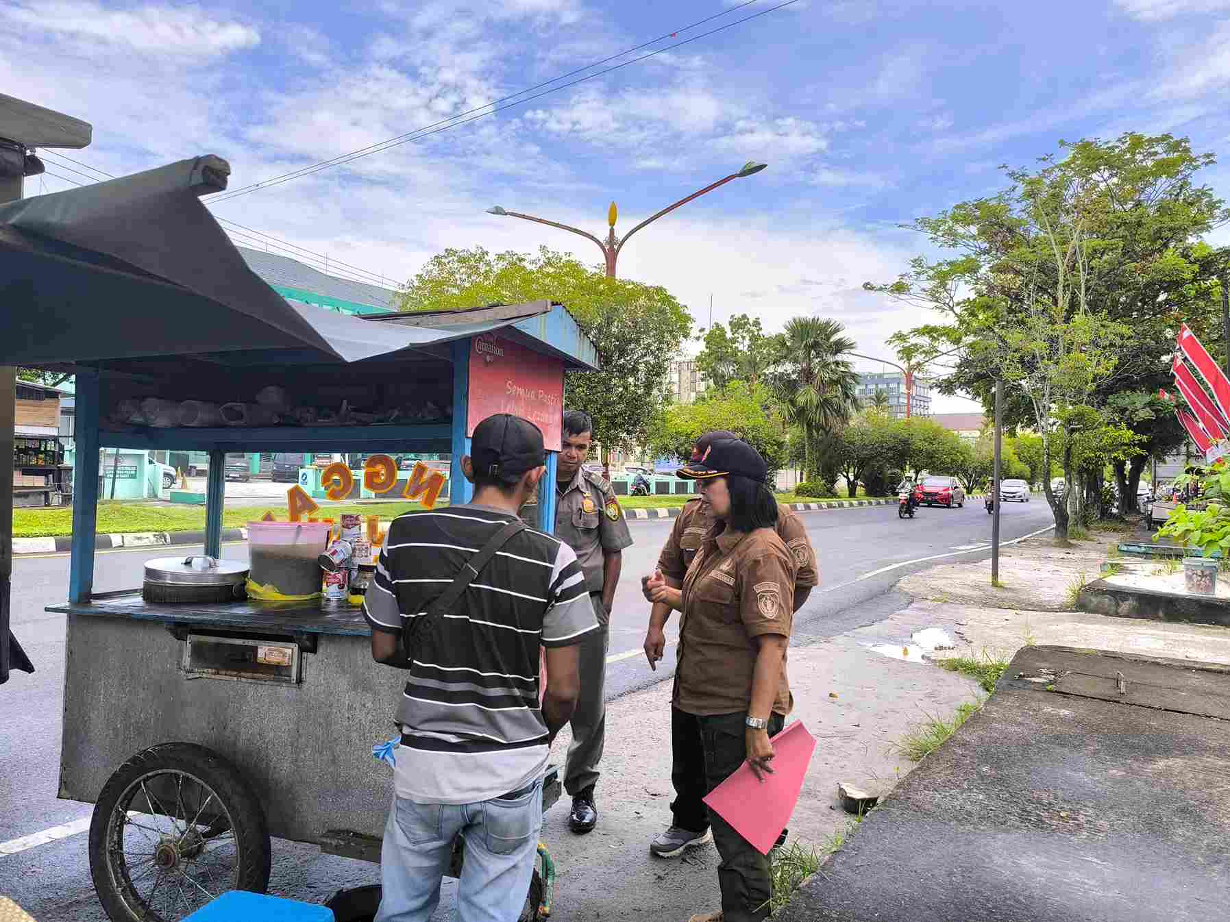 Satpol PP Laksanakan Sosialisasi dan Pembinaan Kepada Masyarakat, Pelaku Usaha, dan Pedagang Kaki Lima