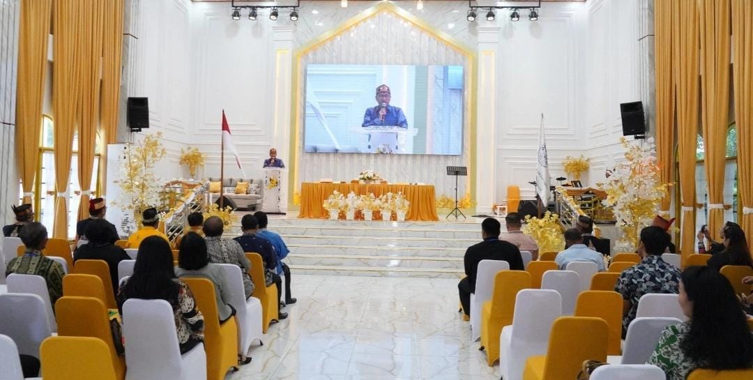 Kepala Bapperida Prov. Kalteng Leonard S. Ampung Buka Sidang Majelis II Majelis Pekerja Lengkap dan Seminar Oikumene-Kebangsaan Persekutuan Gereja-Gereja di Indonesia