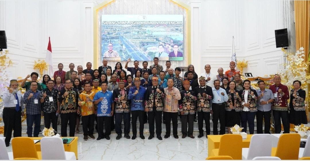 Kepala Bapperida Prov. Kalteng Leonard S. Ampung Buka Sidang Majelis II Majelis Pekerja Lengkap dan Seminar Oikumene-Kebangsaan Persekutuan Gereja-Gereja di Indonesia