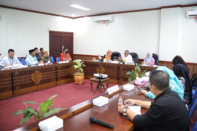 Plt. Sekda Prov. Kalteng M. Katma F. Dirun Pimpin Rapat Persiapan Kegiatan National Halal Fair