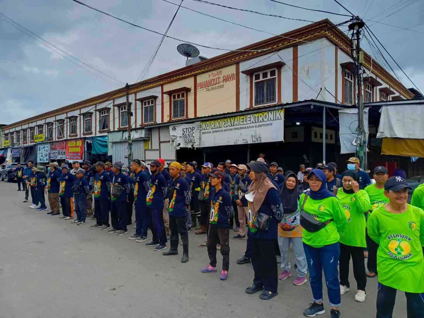 DLH Prov. Kalteng Gelar Aksi Bersih-Bersih