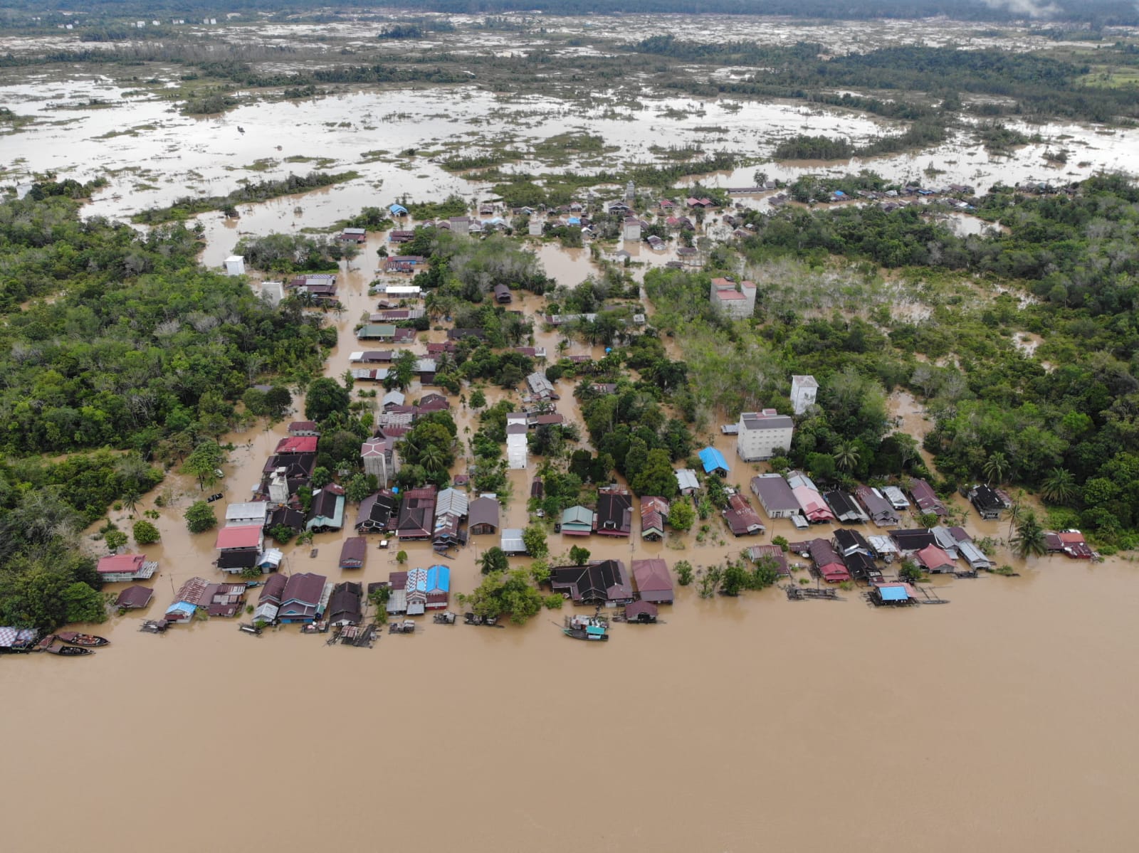 Pemprov dan Tim Gabungan  Siaga Beri Bantuan di Lokasi Banjir