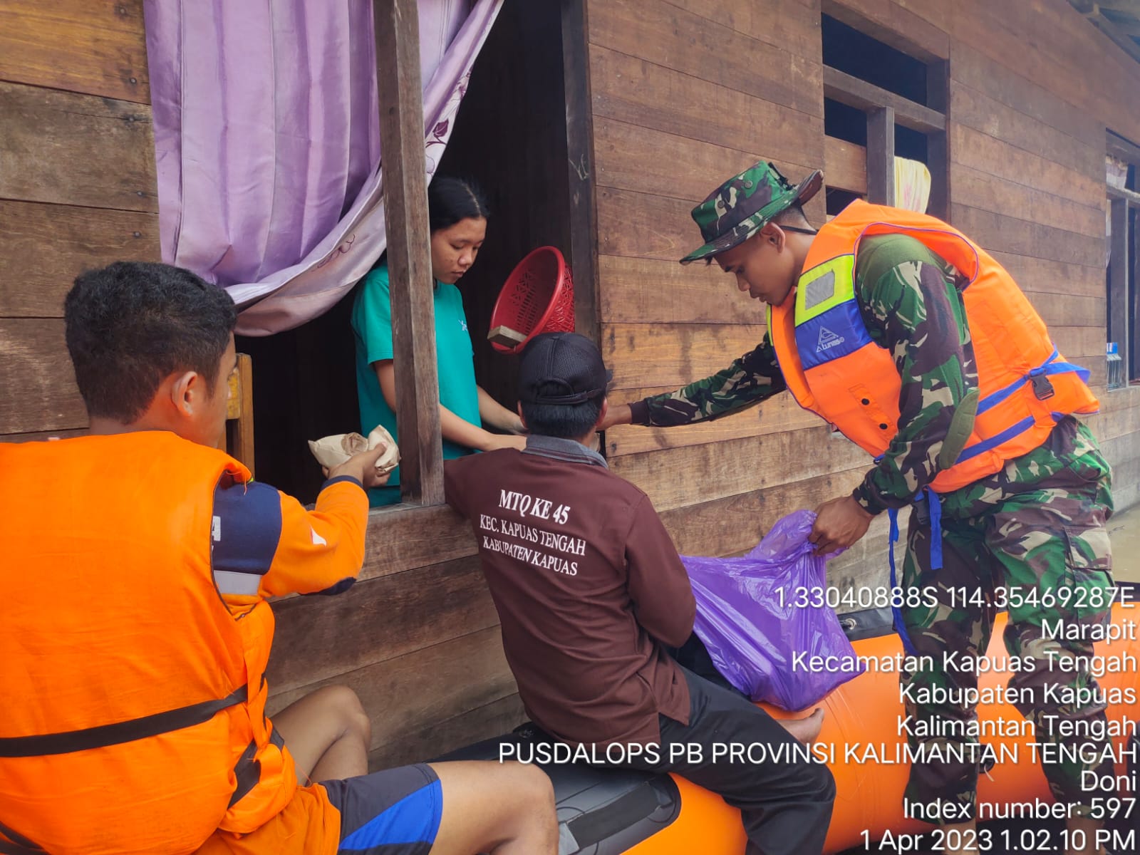 Pemprov dan Tim Gabungan  Siaga Beri Bantuan di Lokasi Banjir