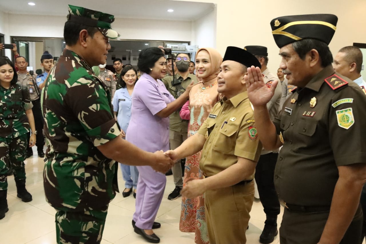 Gubernur Kalteng Sugianto Sabran Melepas Keberangkatan Panglima TNI Laksamana Yudo Margono