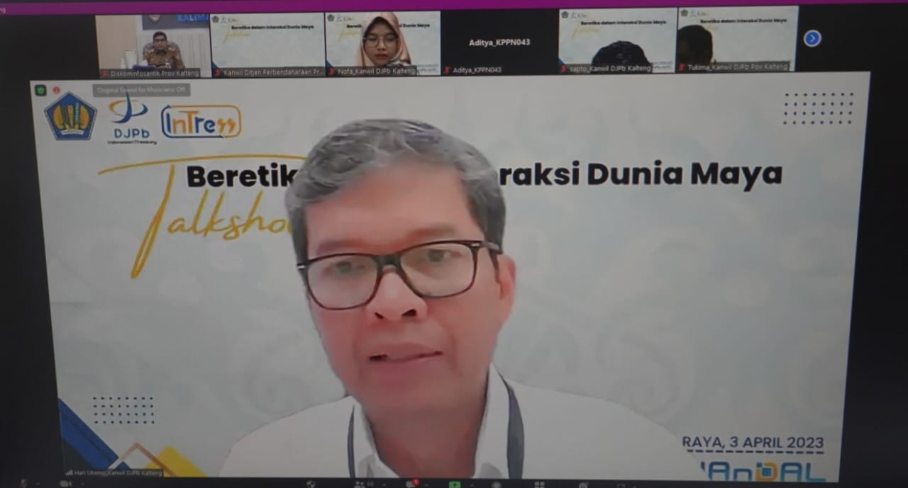 Kadiskominfosantik Prov. Kalteng Agus Siswadi Sampaikan Paparan Pada Talkshow Beretika Dalam Interaksi Dunia Maya