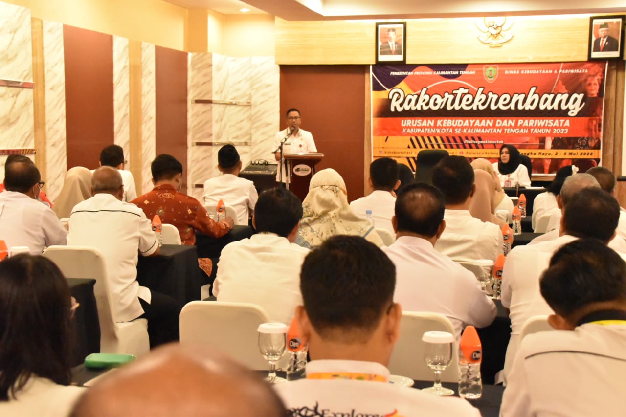 Asisten Ekbang Leonard S Ampung Mengajak Kepada Semua Stakeholders Untuk Terus Berupaya dan Bersinergi Dalam Mengembangkan Kebudayaan dan Pariwisata di Kalteng