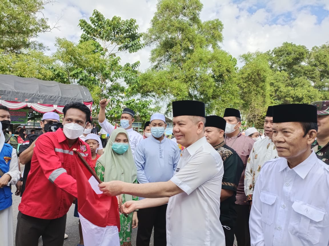 Pemkab Kapuas Bagikan Sebanyak 5 Ribu Lembar Bendera Merah Putih Kepada Masyarakat