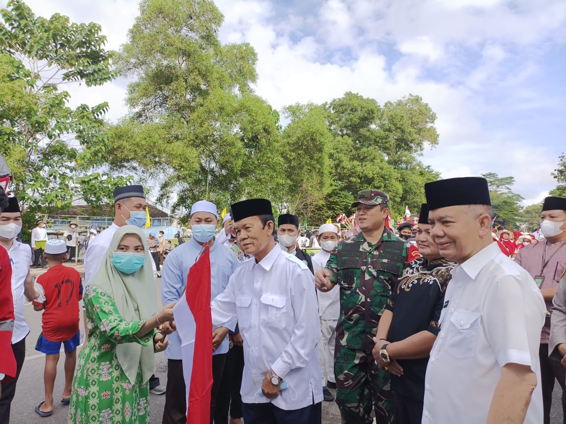 Pemkab Kapuas Bagikan Sebanyak 5 Ribu Lembar Bendera Merah Putih Kepada Masyarakat