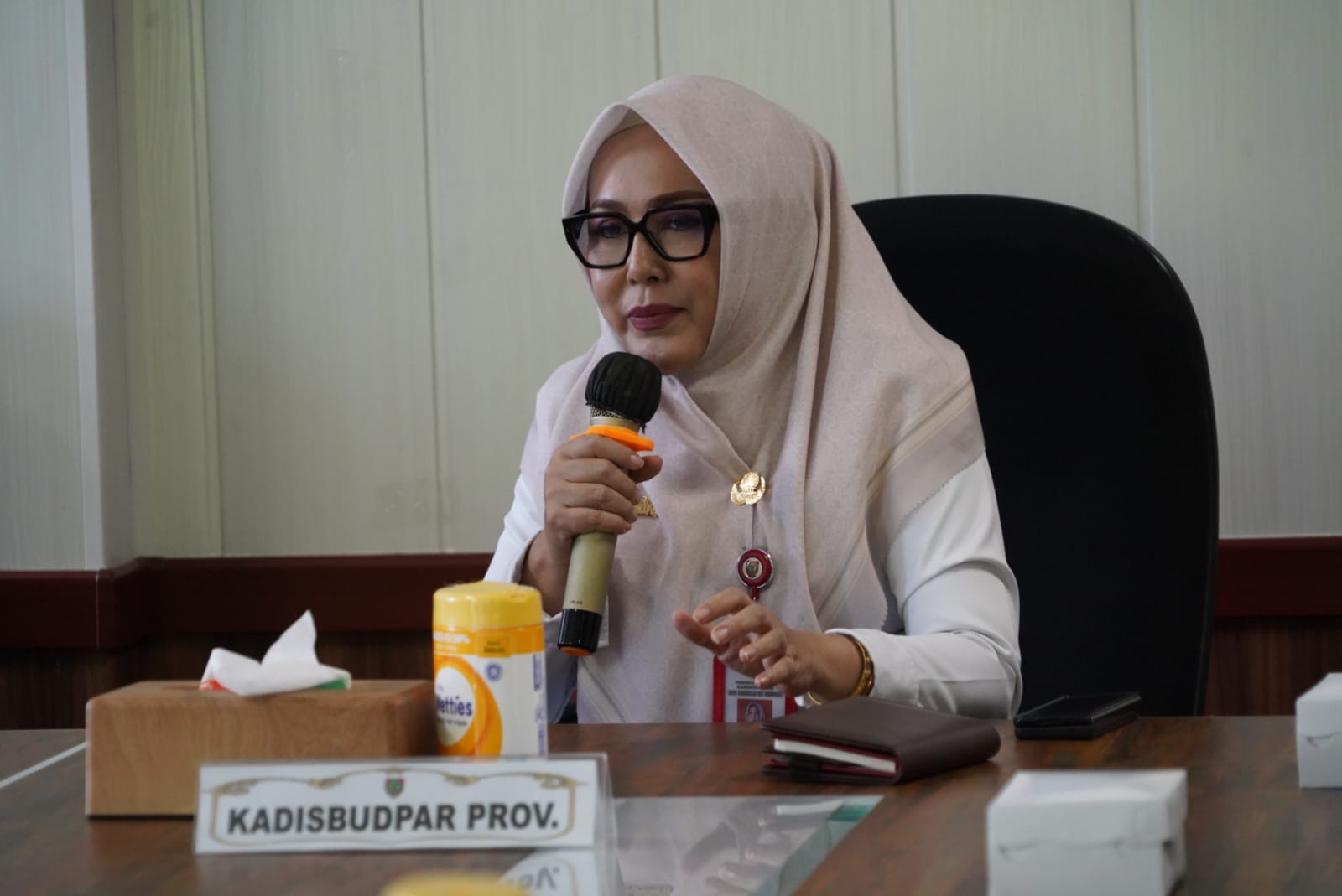 Asisten Pemkesra Lepas Peserta Gita Bahasa Nusantara Provinsi Kalteng