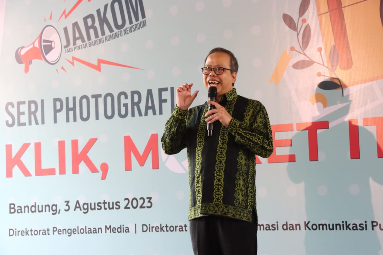 Diskominfo Prov. Kalteng Kirimkan Dua Orang ASN Untuk Ikuti Kegiatan Jadi Pintar Bareng Kominfo Newsroom (JARKOM) Seri Photografi
