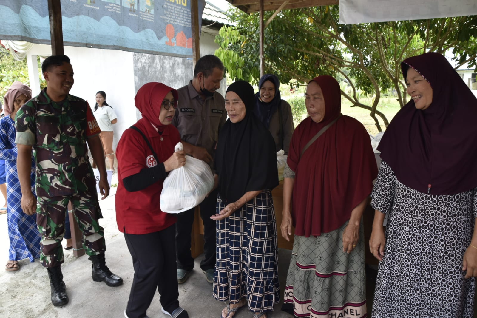 Warga Kelurahan Marang Antusias Kunjungi Pasar Murah