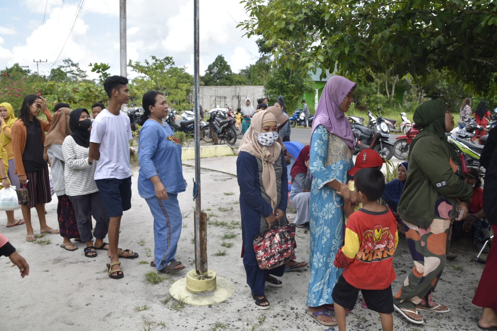 Warga Kelurahan Marang Antusias Kunjungi Pasar Murah