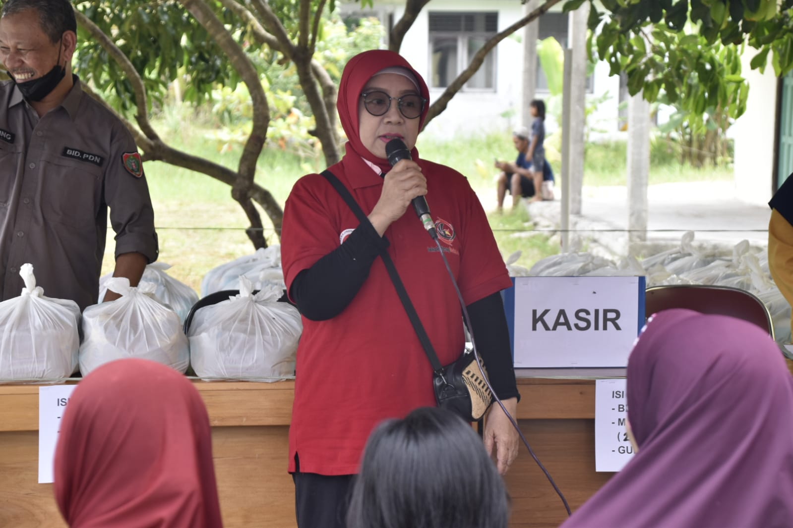 Warga Kelurahan Marang Antusias Kunjungi Pasar Murah