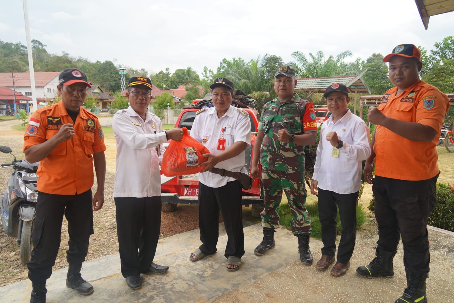 Pemprov. Kalteng Distribusikan Bantuan Sembako Sebanyak 829 Paket Kepada Masyarakat Terdampak Banjir Di Kecamatan Seruyan Hulu