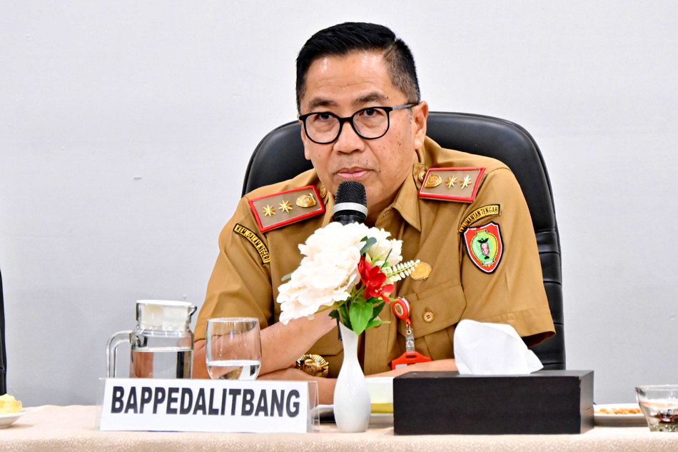 Kepala Bappedalitbang Leonard S. Ampung Buka Raker Monitoring dan Pemantauan Program Kegiatan Perangkat Daerah Lingkup lnfrastruktur dan Kewilayahan