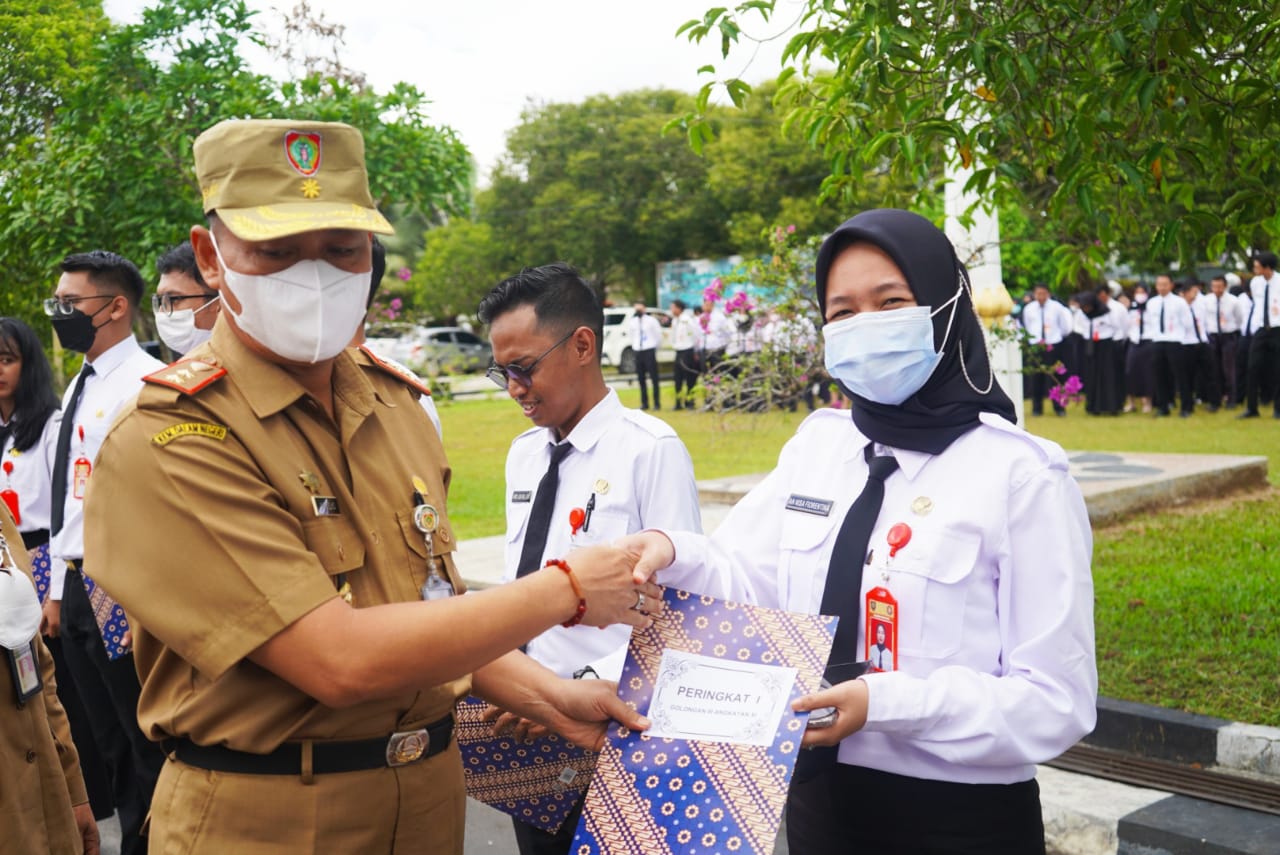 Sahli Yuas Elko Tutup Latsar CPNS Gelombang IV Golongan III Angkatan X, XI, XII Prov. Kalteng Tahun 2022