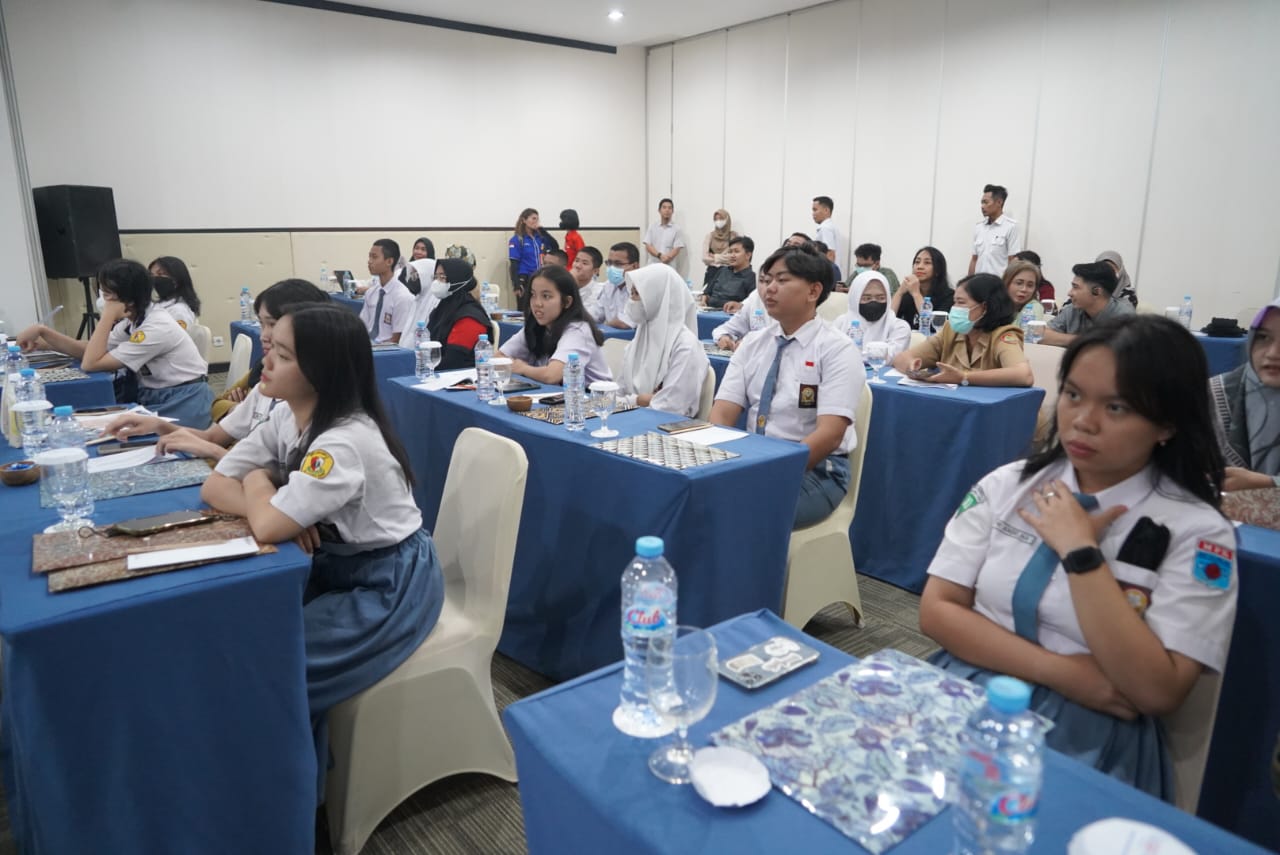 Kadisdagperin Prov. Kalteng Aster Bonawaty Buka Sosialisasi Peningkatan Penggunaan Produk Dalam Negeri