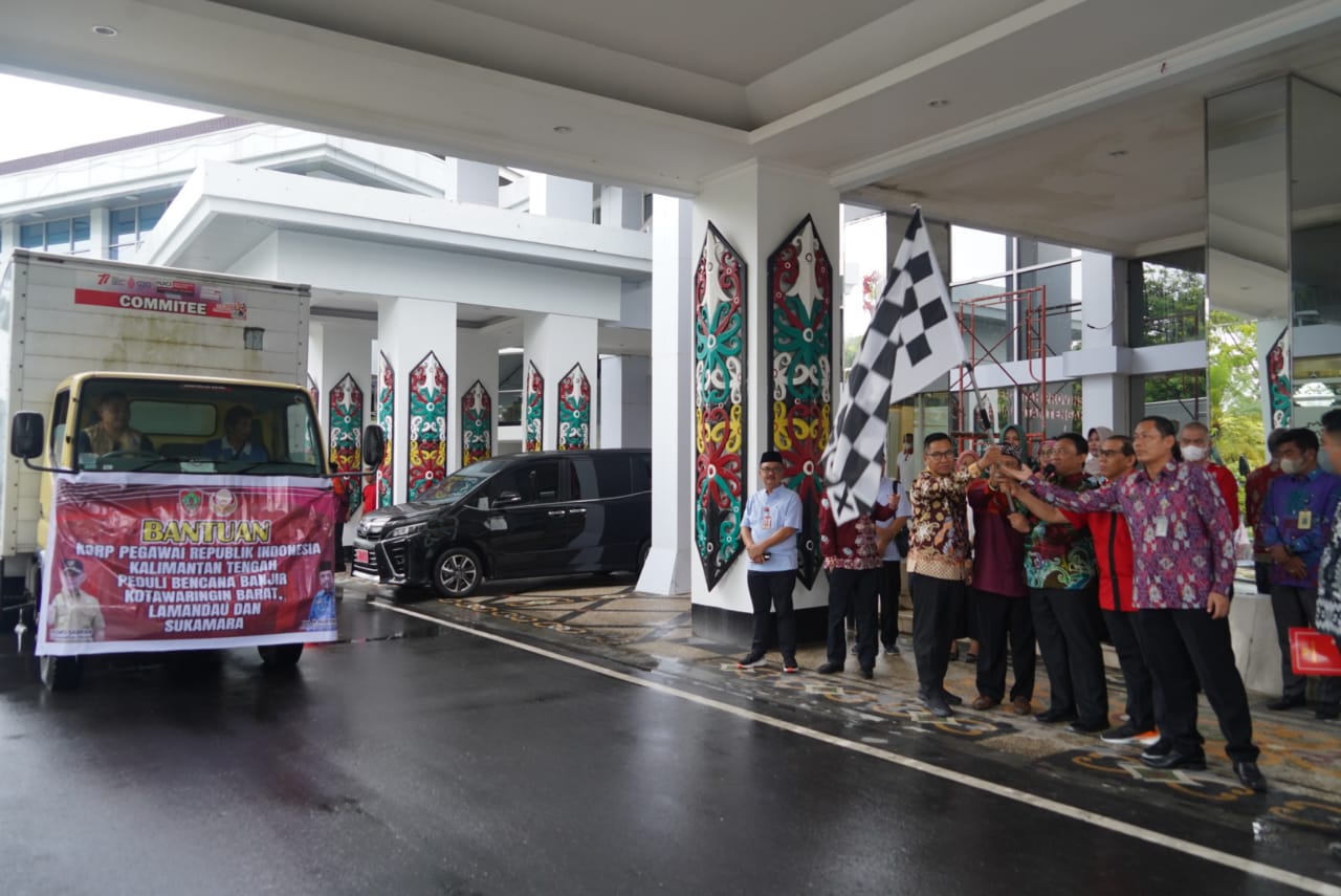 DPP Korpri Kalteng Berikan Bantuan Untuk Masyarakat Kabupaten Yang Terdampak Banjir Di Provinsi Kalteng