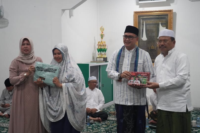 Sekda Nuryakin Salat Hajat Berjamah Dalam Rangka Pelepasan Kafilah MTQ VI Korpri Prov. Kalteng