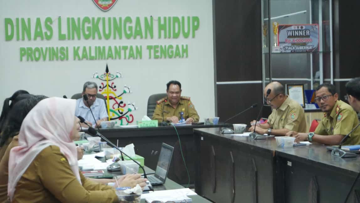 DLH Prov. Kalteng Gelar Rapat Terkait Program Reducing Emissions from Deforestation and Forest Degradation (REDD++)