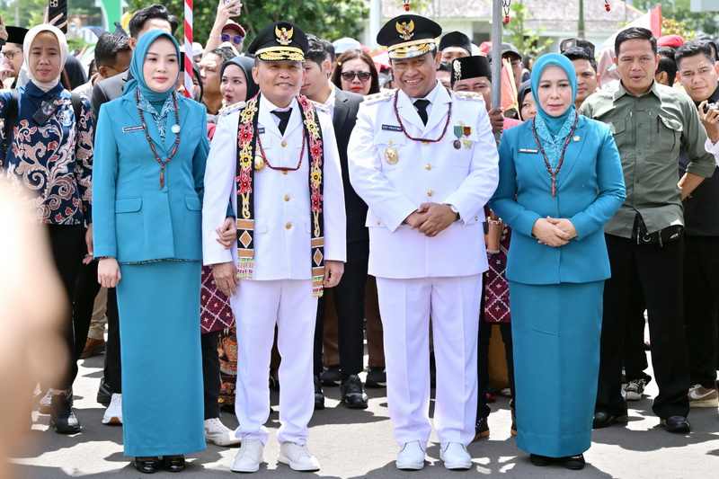 Kepala Bapperida Prov. Kalteng Leonard S. Ampung Sambut Kedatangan Gubernur  Kalteng dan Wakil Gubernur Kalteng