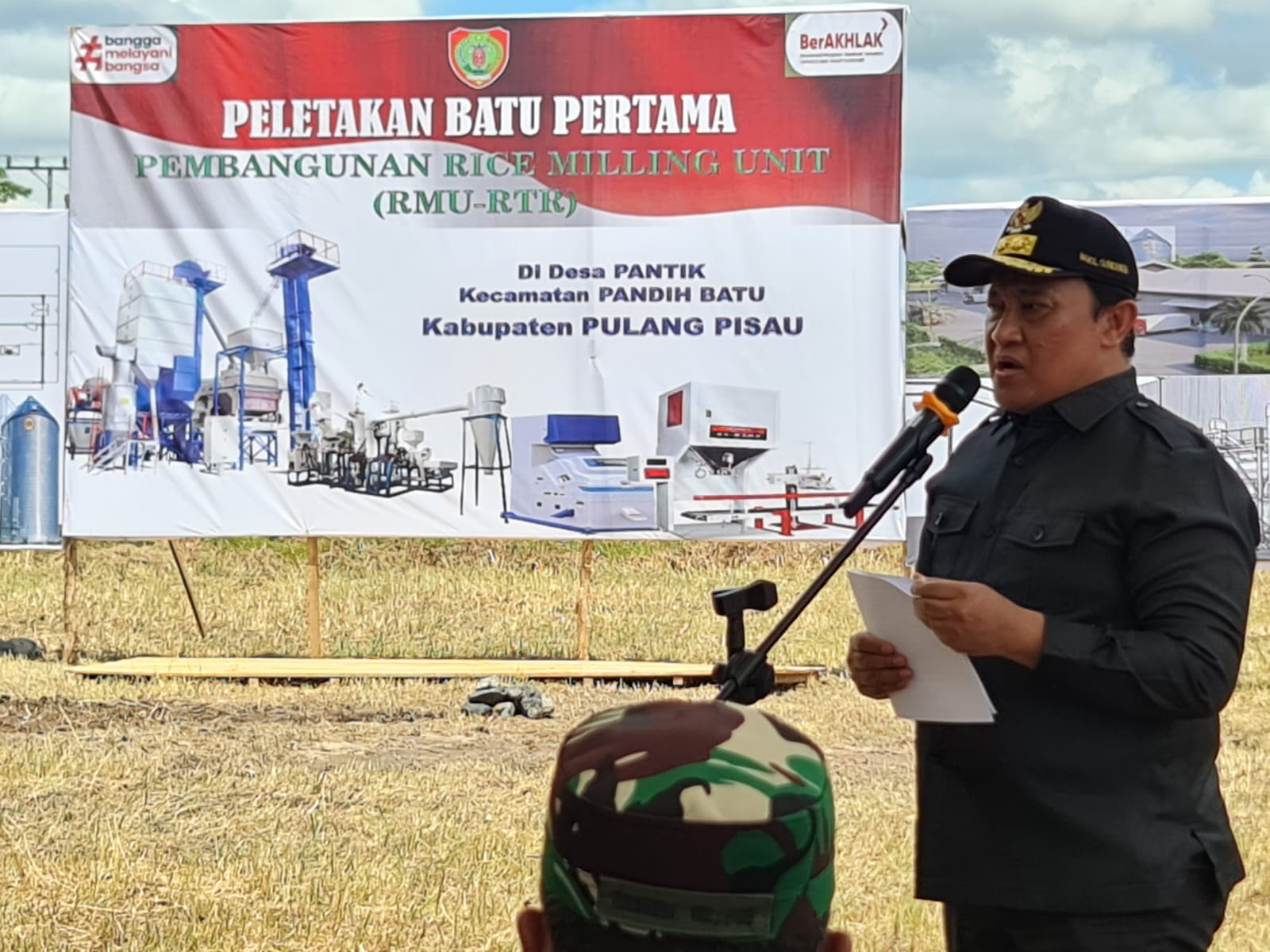 Kadis TPHP Prov. Kalteng Sunarti Hadiri Kegiatan Tanam Perdana Padi